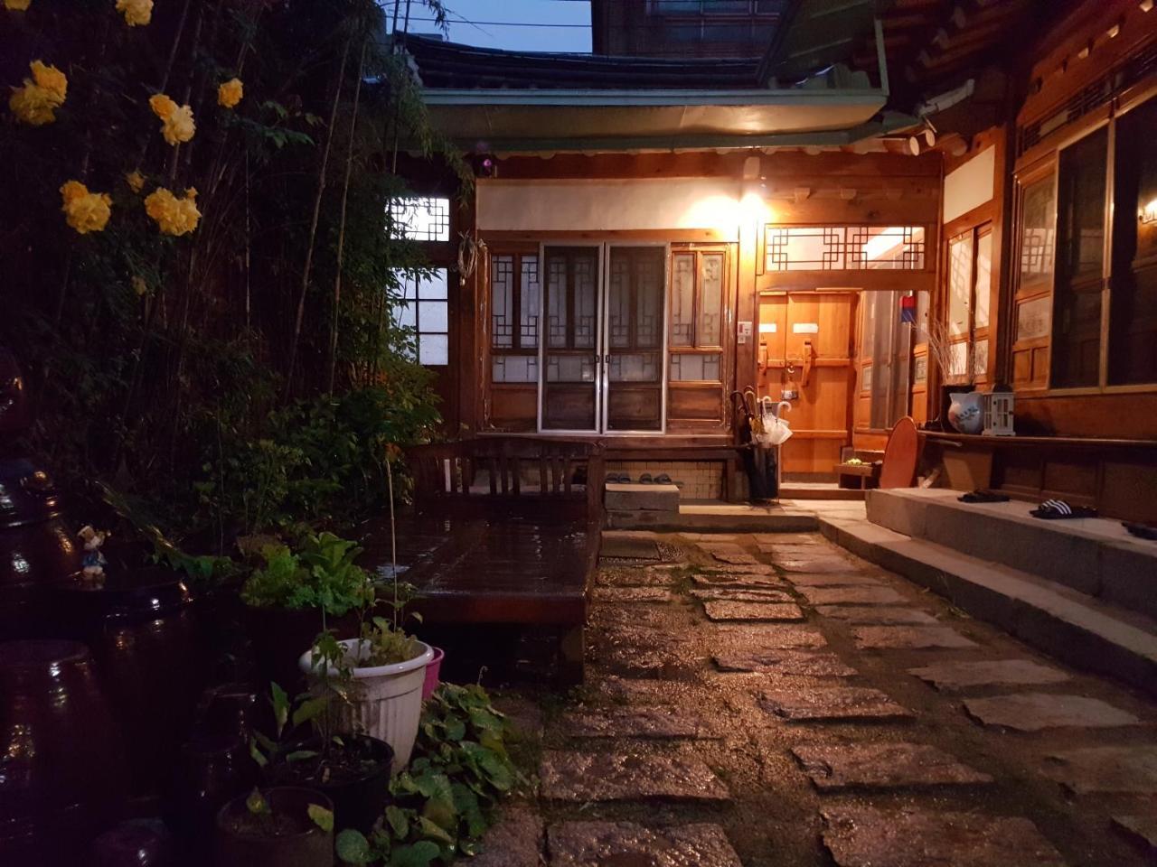 Gongsimga Hanok Guesthouse Seoul Exterior photo