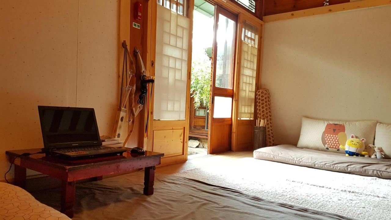 Gongsimga Hanok Guesthouse Seoul Exterior photo